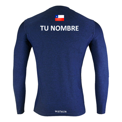 espalda de polera mangas largas azul con nombre y bandera